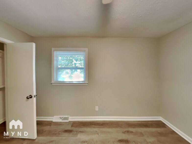 Building Photo - 1835 Mountainbrook Dr