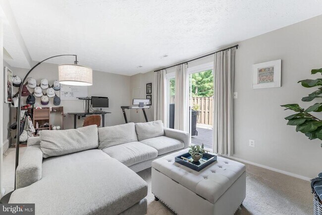 Building Photo - 2903 Bridgehampton Ct