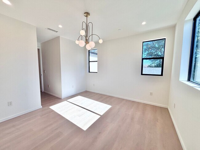 Building Photo - 17852 Saticoy St