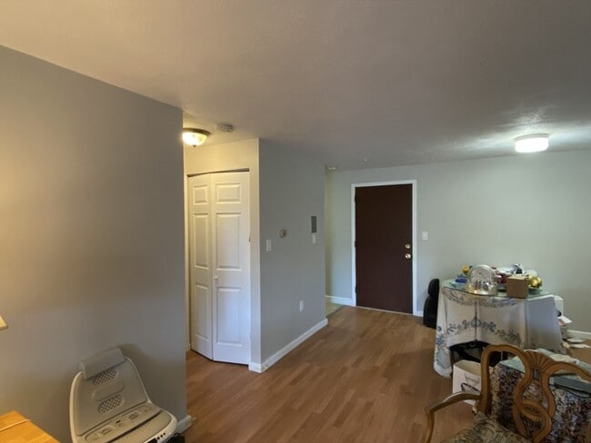 Building Photo - 16 Kenmar Dr