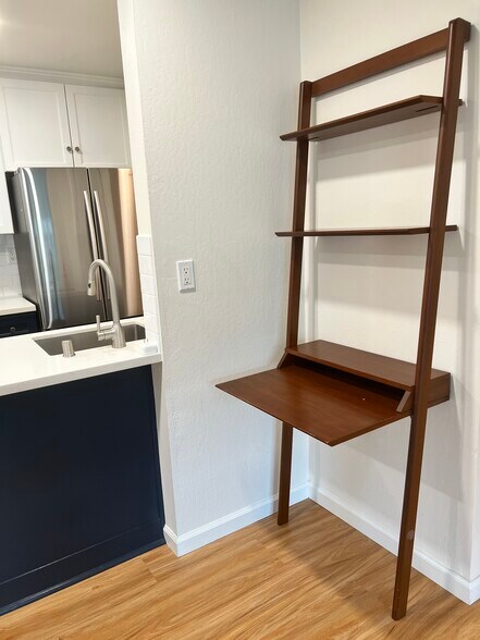 Building Photo - 960 Shorepoint Ct