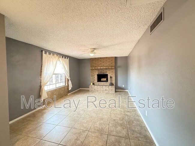 Building Photo - 2535 E Maryland Dr