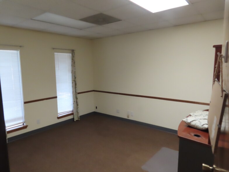 Building Photo - 4343 Ridgecrest Cir