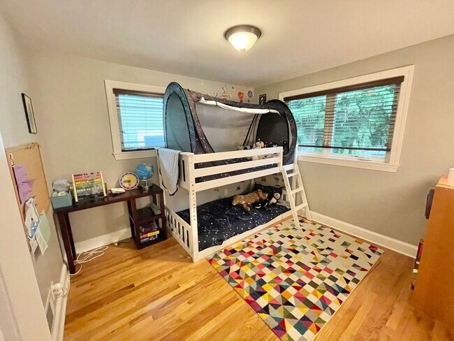 Building Photo - Elegant Three Bedroom Ravenna Home