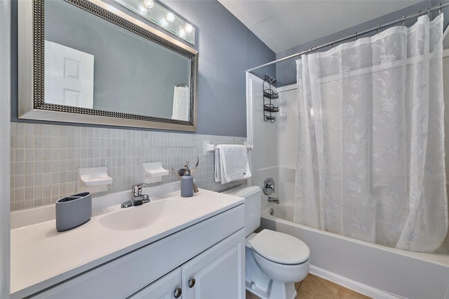 Building Photo - 5720 NE 22nd Way