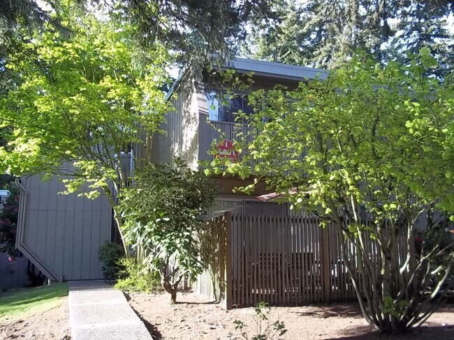 Building Photo - Ground Floor unit with a nice upgrade and small fenced Patio
