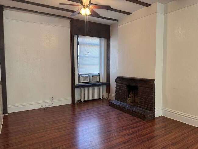 Building Photo - 816 Cedar Ave