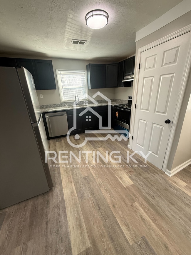 Building Photo - Newly Renovated 3-Bed, 1-Bath House!