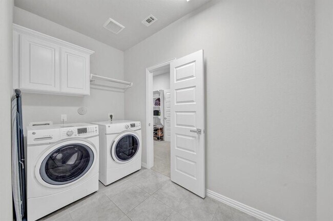 Building Photo - 23619 Greenwood Springs Pl