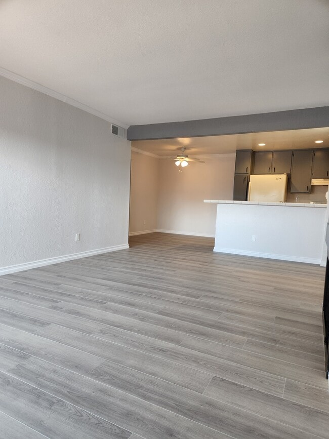 Building Photo - 9229 Village Glen Dr