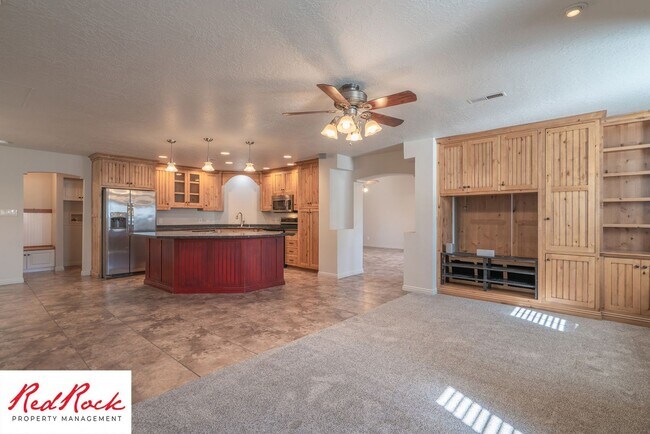 Building Photo - Spacious 3 Bedroom Single-Level Home in Bl...