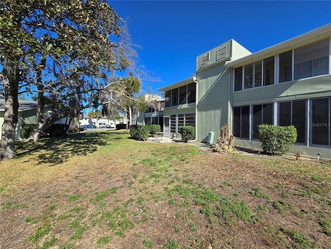 Building Photo - 633 Silver Pass