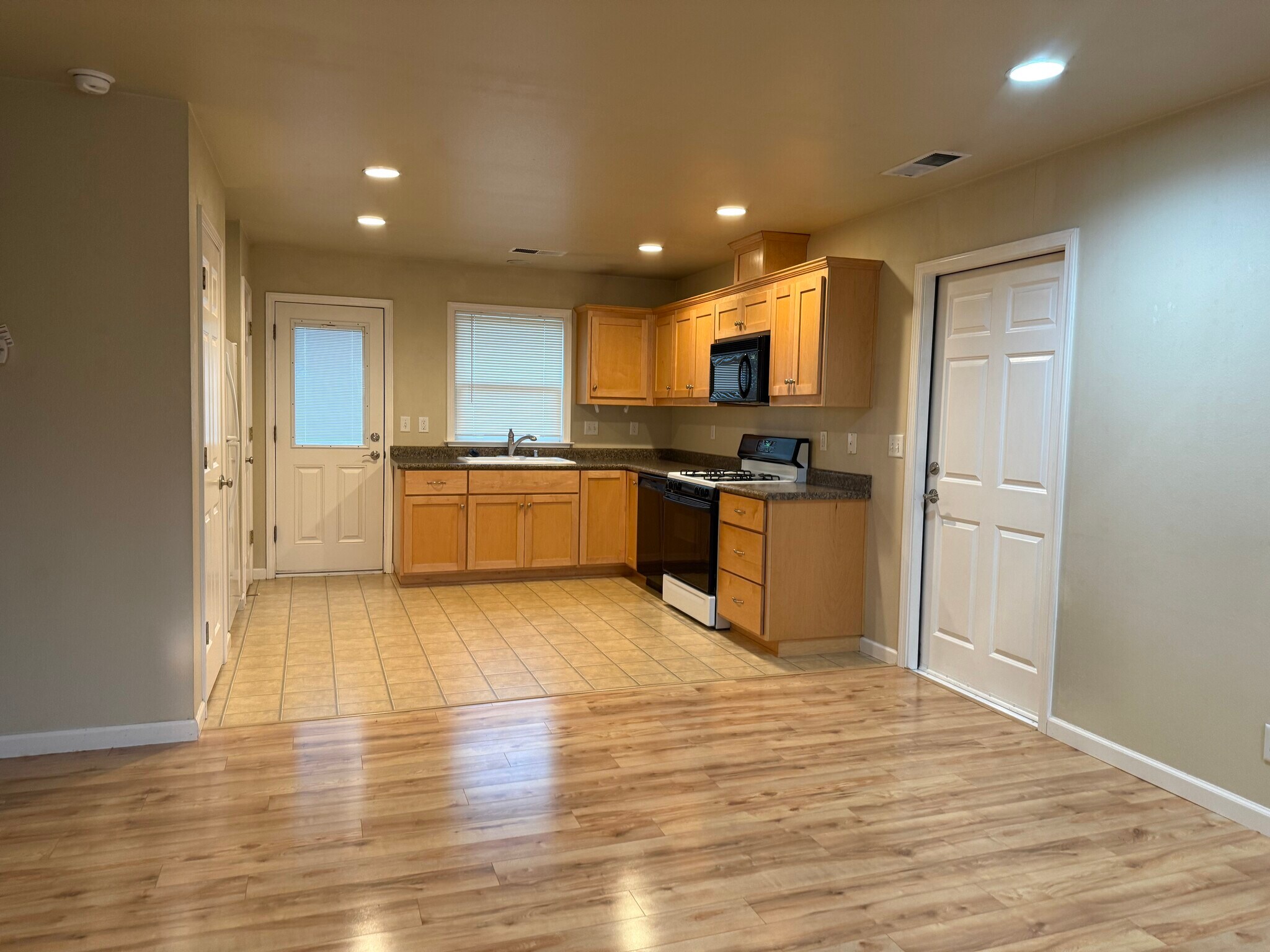 Building Photo - 1440 Laburnum Ave