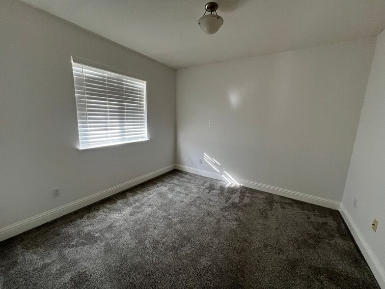 Building Photo - 4216 Heritage Ct