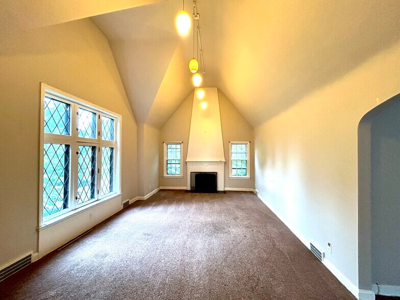 Building Photo - 3452 Lynnfield Rd