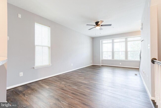 Building Photo - 613 Ravenwood Dr