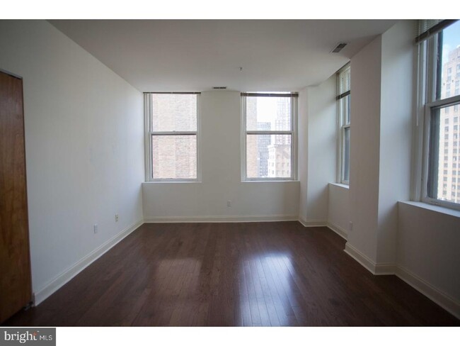 Building Photo - 1600 Walnut St
