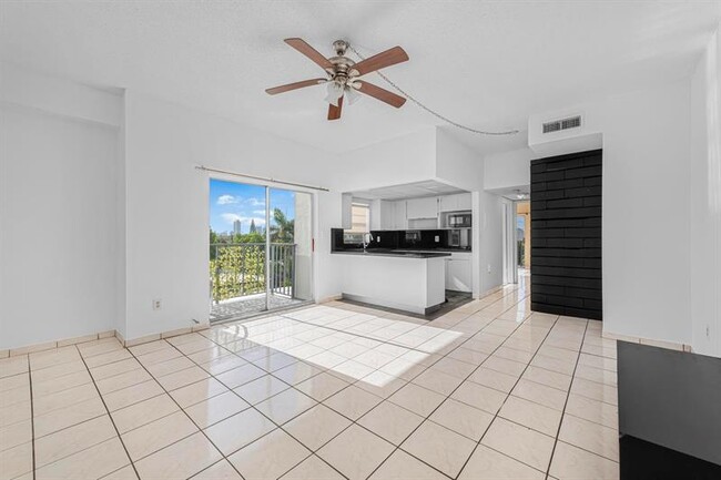 Building Photo - 1960 Marseille Dr