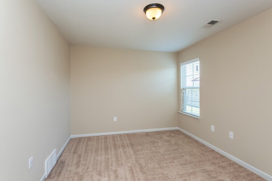 Building Photo - 2733 Sapper Ln