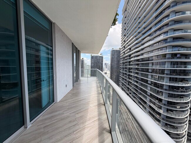 Building Photo - 1100 S Miami Ave