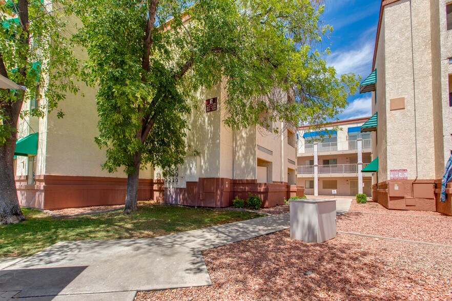 Building Photo - 12123 W Bell Rd