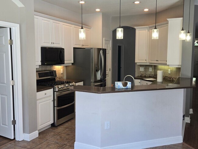 Building Photo - Freshly Painted 4BR/2BA Pool Home with Screened Pool & Spa – Move-In Ready!