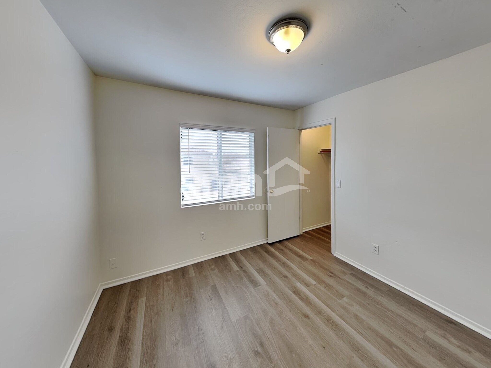 Building Photo - 12717 W Paradise Dr