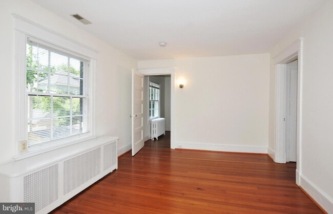 Building Photo - 3752 Kanawha St NW