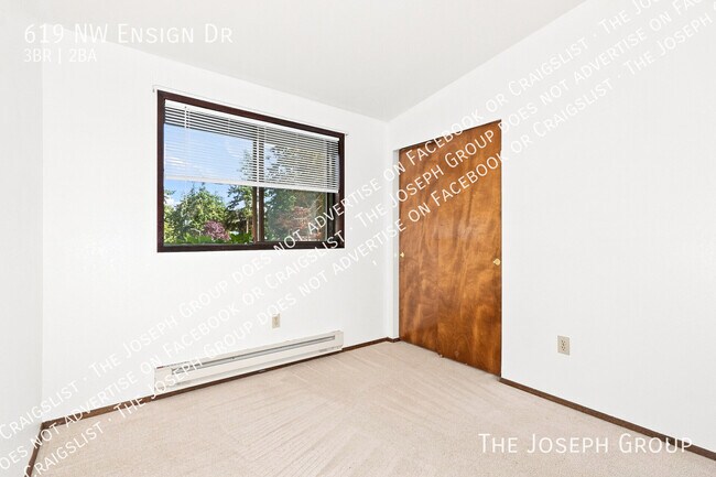 Building Photo - 619 NW Ensign Dr