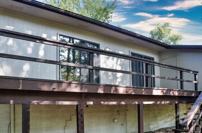 Building Photo - West Gate Area | LaCoruna Courts| Townhome | Unfurnished