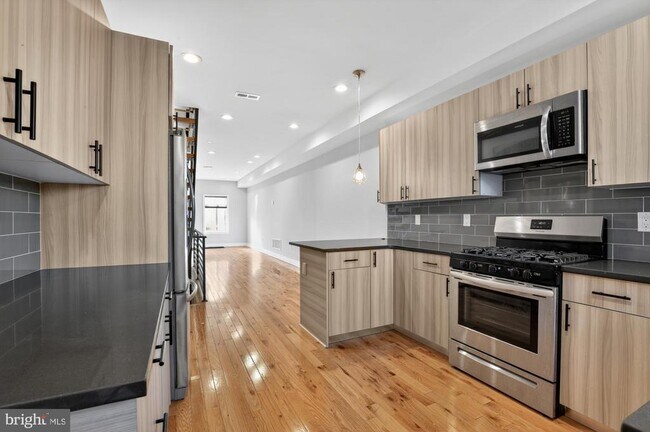 Building Photo - 431 W Norris St