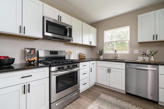 Building Photo - 2220 Sale Rd