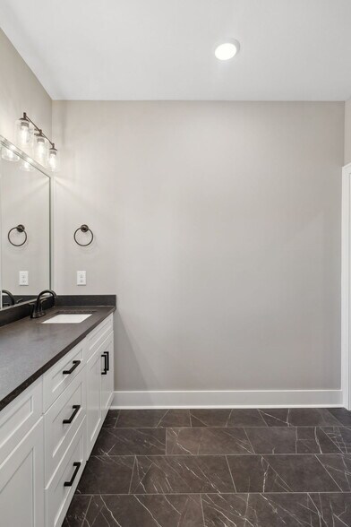 Building Photo - 2111 Chadwell Retreat Dr