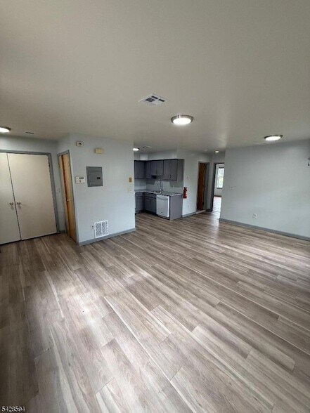 Building Photo - 501-503 Morris Avenue Unit