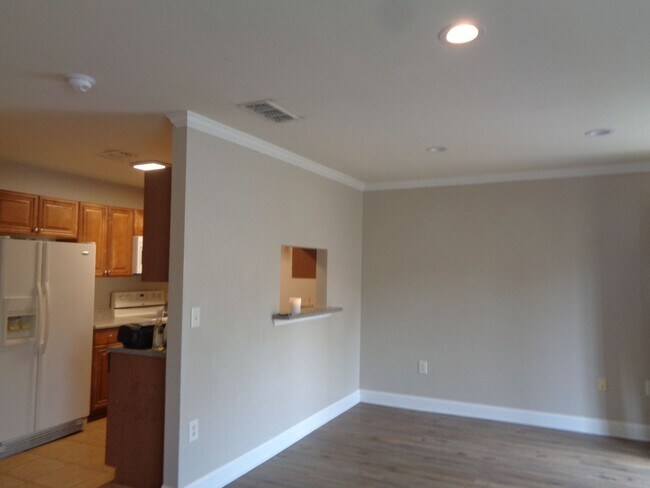 Building Photo - Great Location / Close to Hwy 85 & I-10