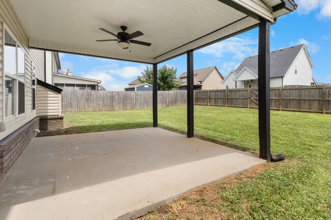 Building Photo - Charming 5 Bedroom Home