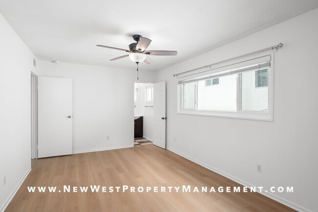 Building Photo - Recently Refreshed Point Loma 2-Bedroom at Baycrest! Small Pet OK! Available Now!