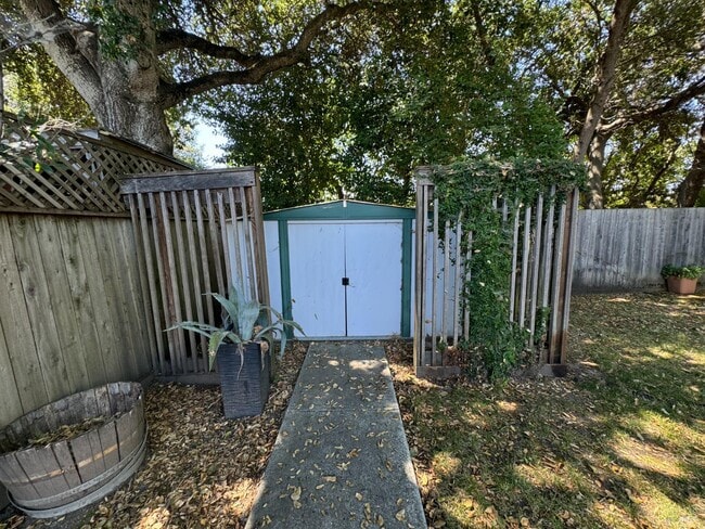 Building Photo - 4845 Marshall Dr