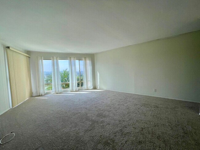 Building Photo - Beautiful One Bedroom One Bathroom Plus Den in La Mesa!