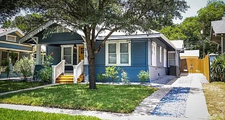 Building Photo - 515 W Agarita Ave