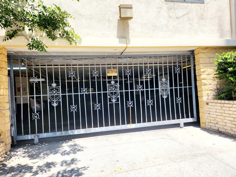 Building Photo - 456 S. Harvard Blvd