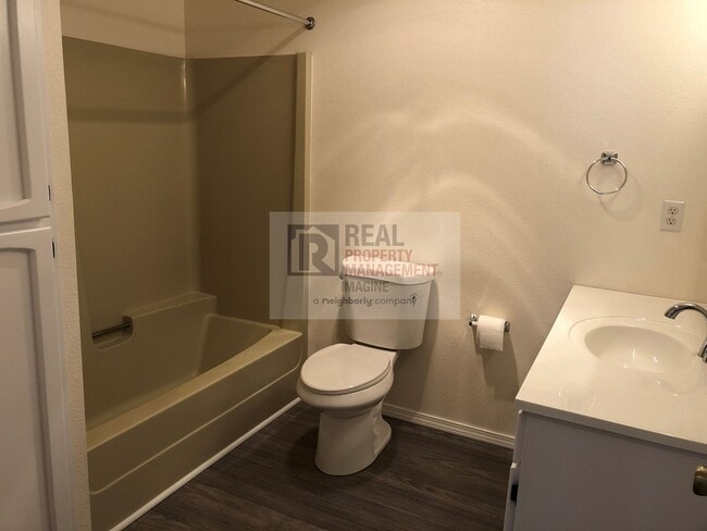 Building Photo - Newly Updated 3 Beds, 2 Bath Home on Quiet Street