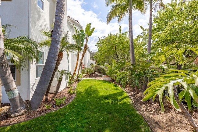 Building Photo - 6213 Paseo Privado