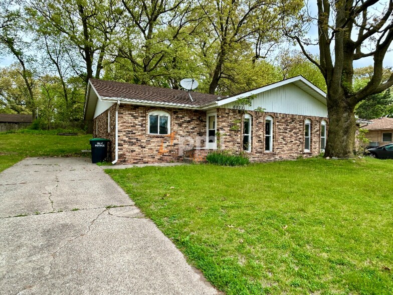 Primary Photo - 6822-6824 Laurel Ave
