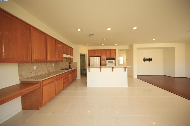 Building Photo - 1516 Whispering Oaks Way