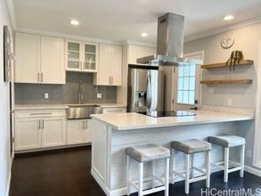 Building Photo - Split level townhome in Aiea! PET FRIENDLY!