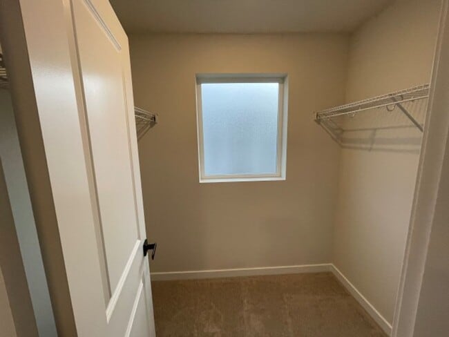 Building Photo - 4Bd/3.5Ba Snohomish Townhouse