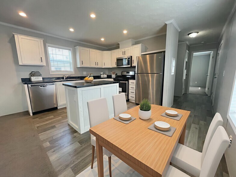 Primary Photo - 16185 Notre Dame St