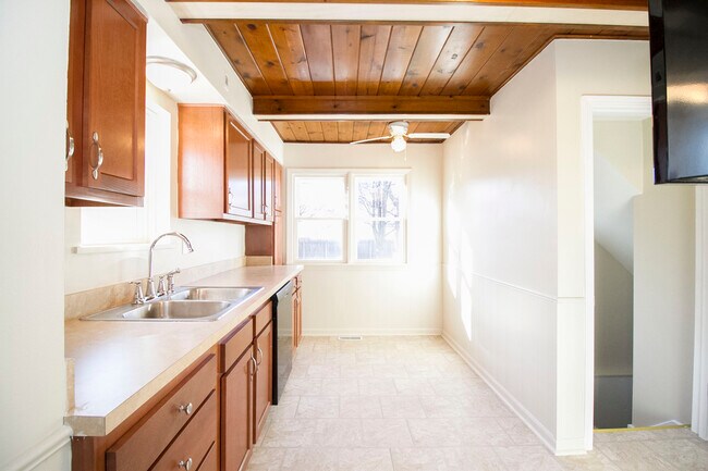 Building Photo - 4353 Lyman Ave