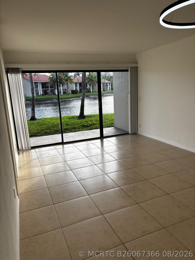Building Photo - 1515 Lake Crystal Dr